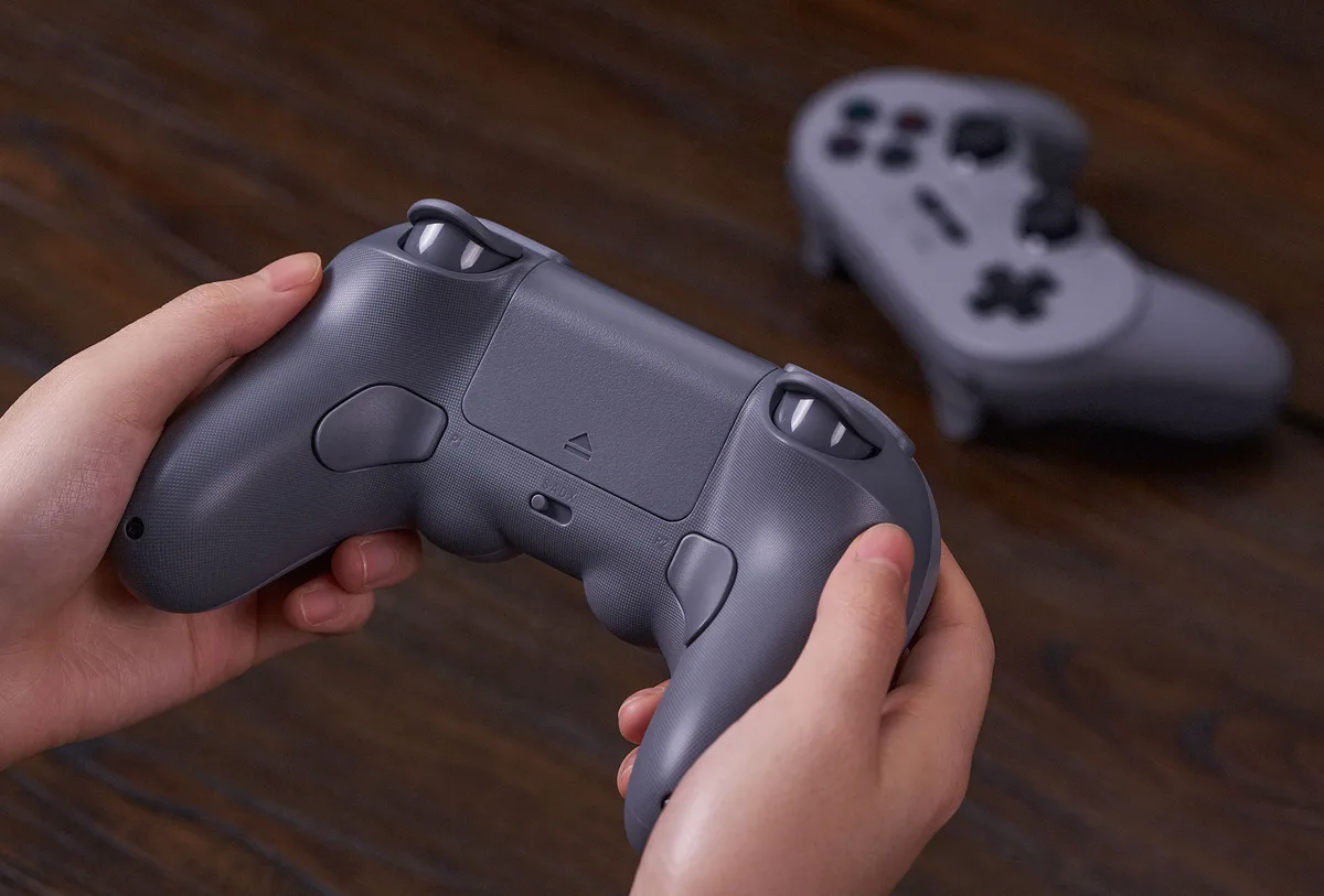 Back paddle buttons on the 8BitDo Pro 2