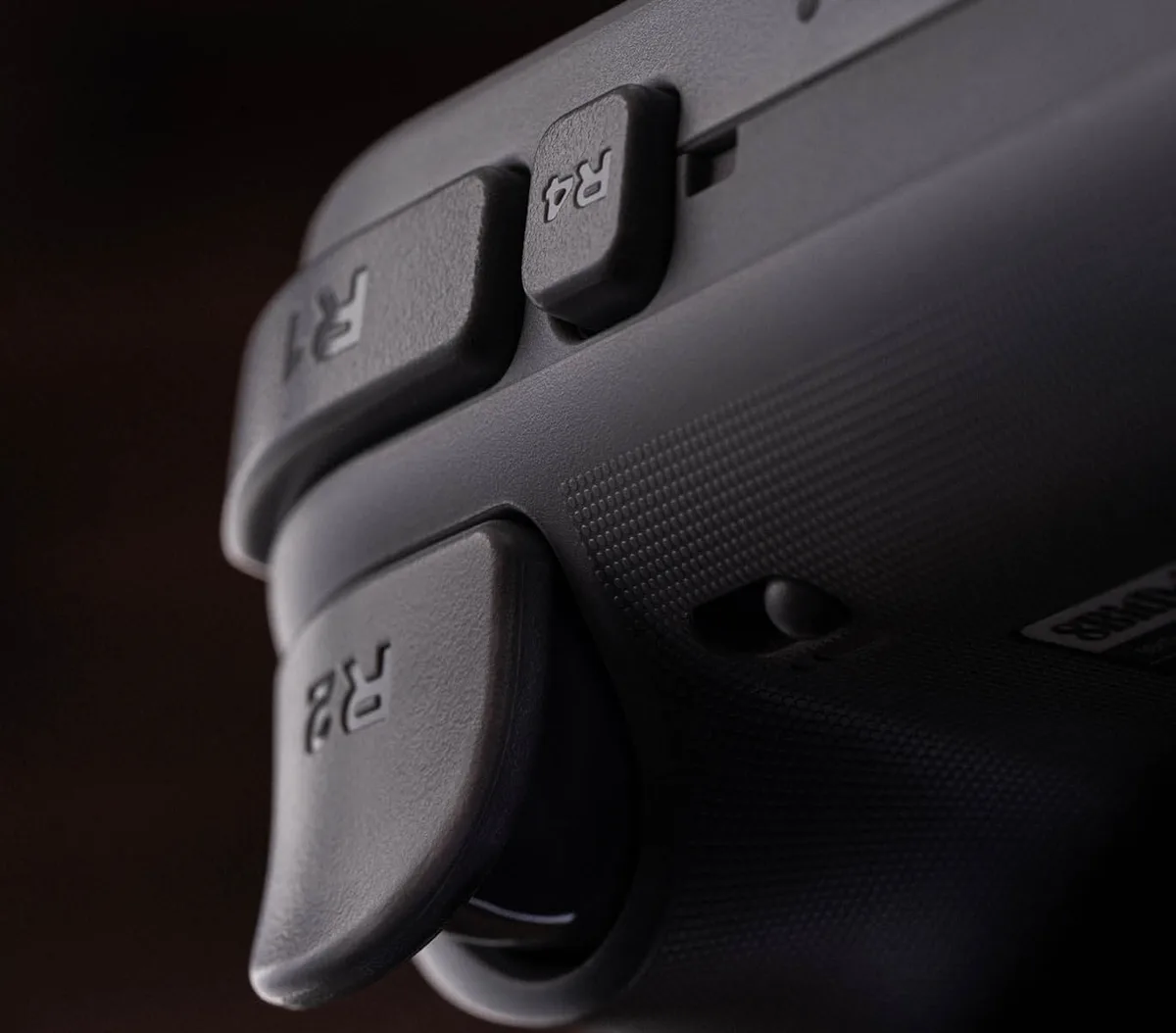 R4 fast bumper beside R1 on the 8BitDo Pro 3