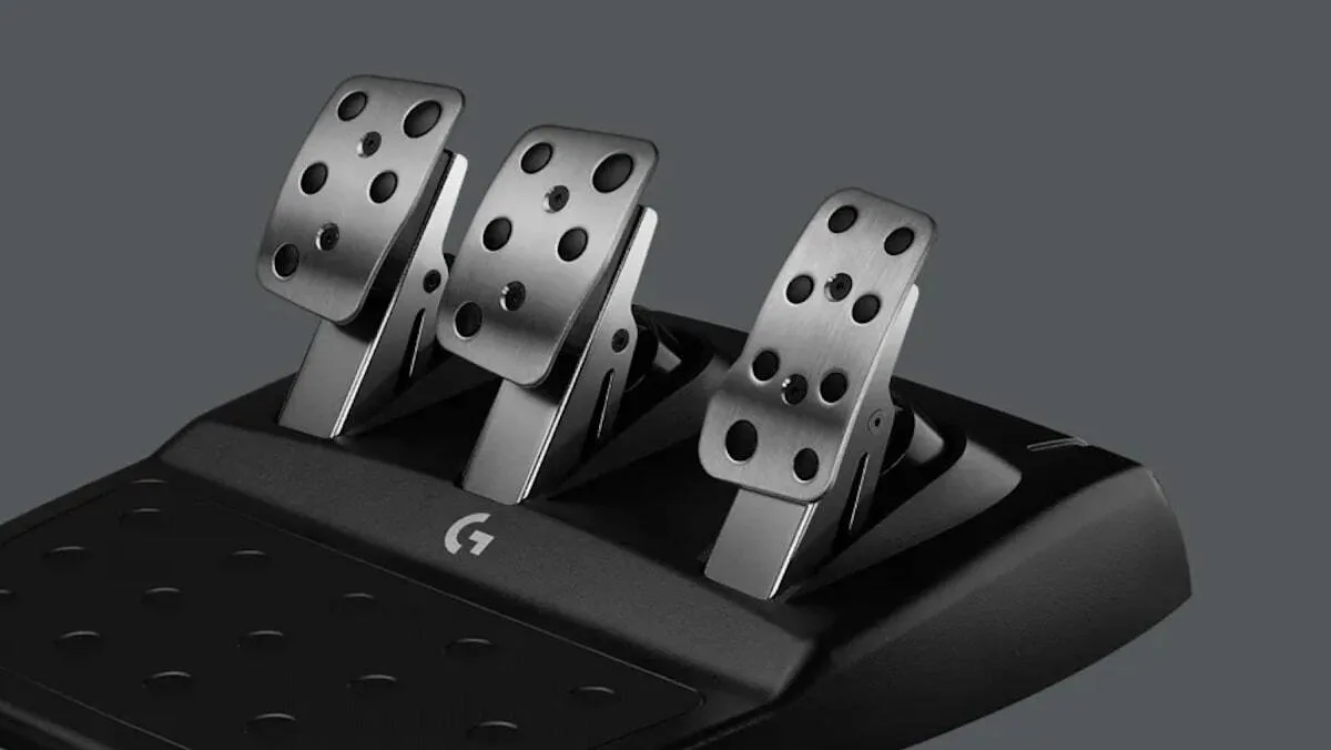 Close-up of the Logitech G923 clutch, brake and throttle pedals with steel faces