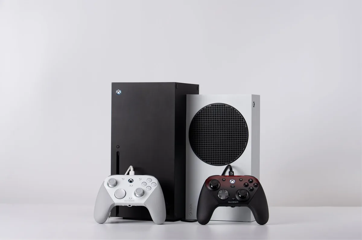 GameSir G7 Pro controllers with Xbox Series X and Xbox Series S consoles