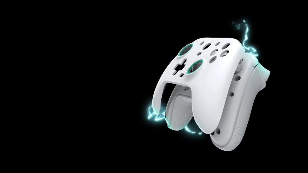 GameSir G7 SE with its magnetic faceplate coming off