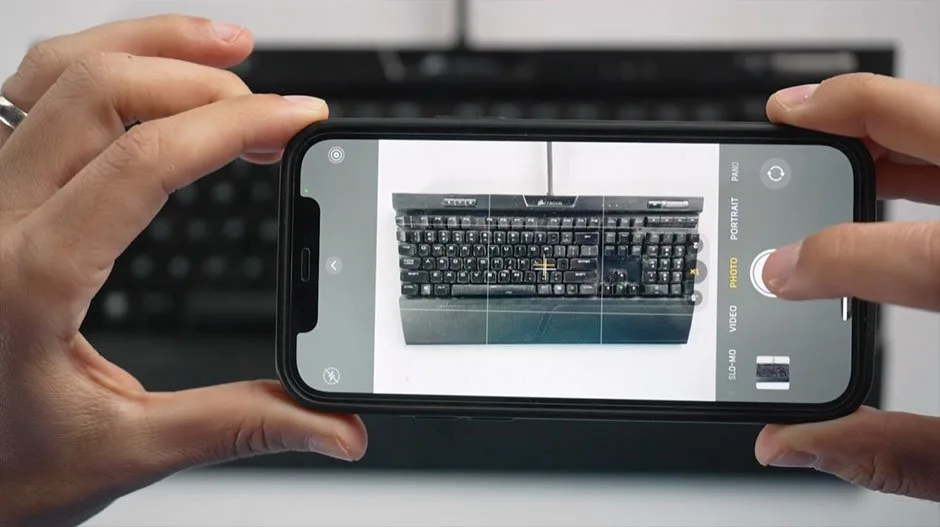 Taking a phone photo of a mechanical keyboard layout before removing the keycaps