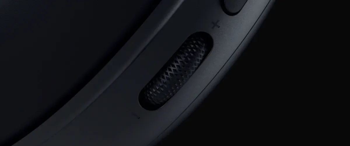 Razer BlackShark V3 volume dial on the ear cup