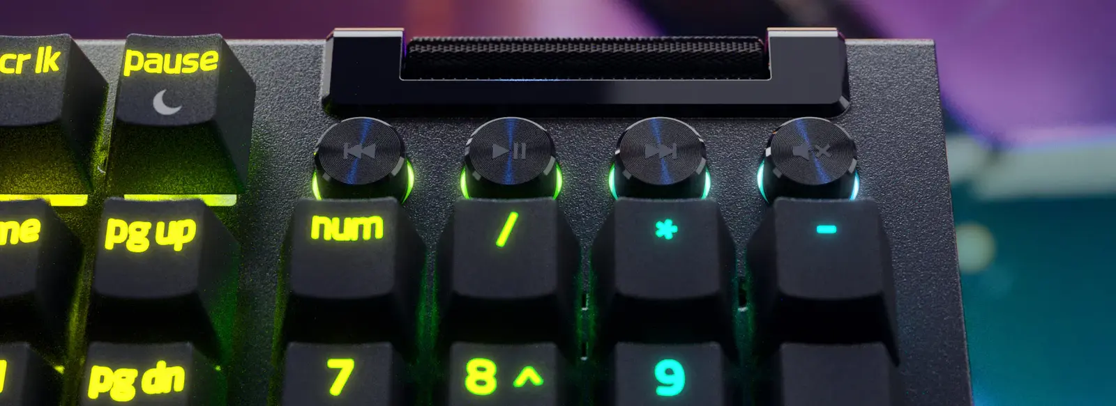 Metal volume roller and four machined media keys on the Razer BlackWidow V4 Pro